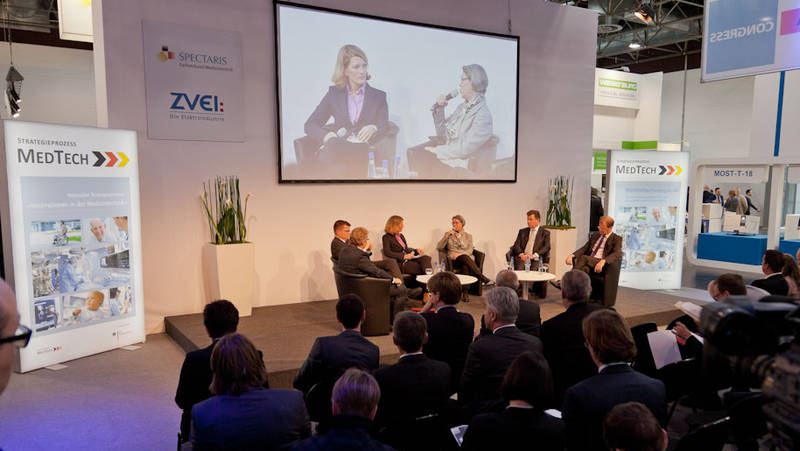 Podiumsdiskussion mit Vertreter der Bundesregierung im "Medica Tech Forum" 2013 über den Innovationsstandort Deutschland